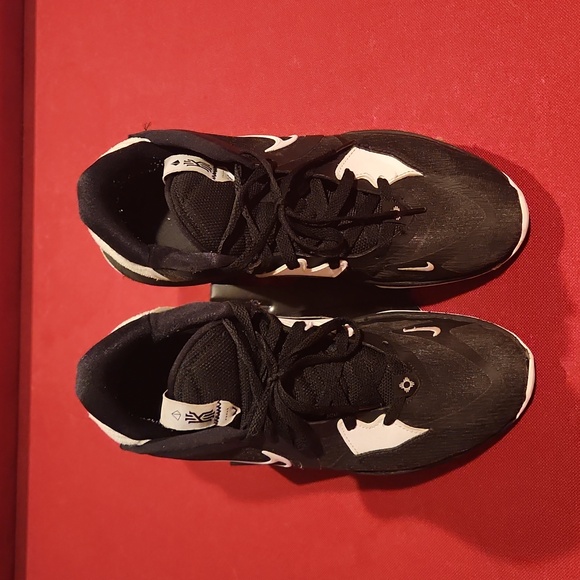 Nike Kyrie Low 5 - Picture 3 of 4
